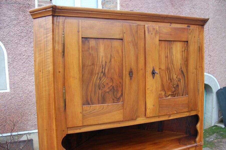 Louis XVI period corner cabinet in walnut from the 18th century