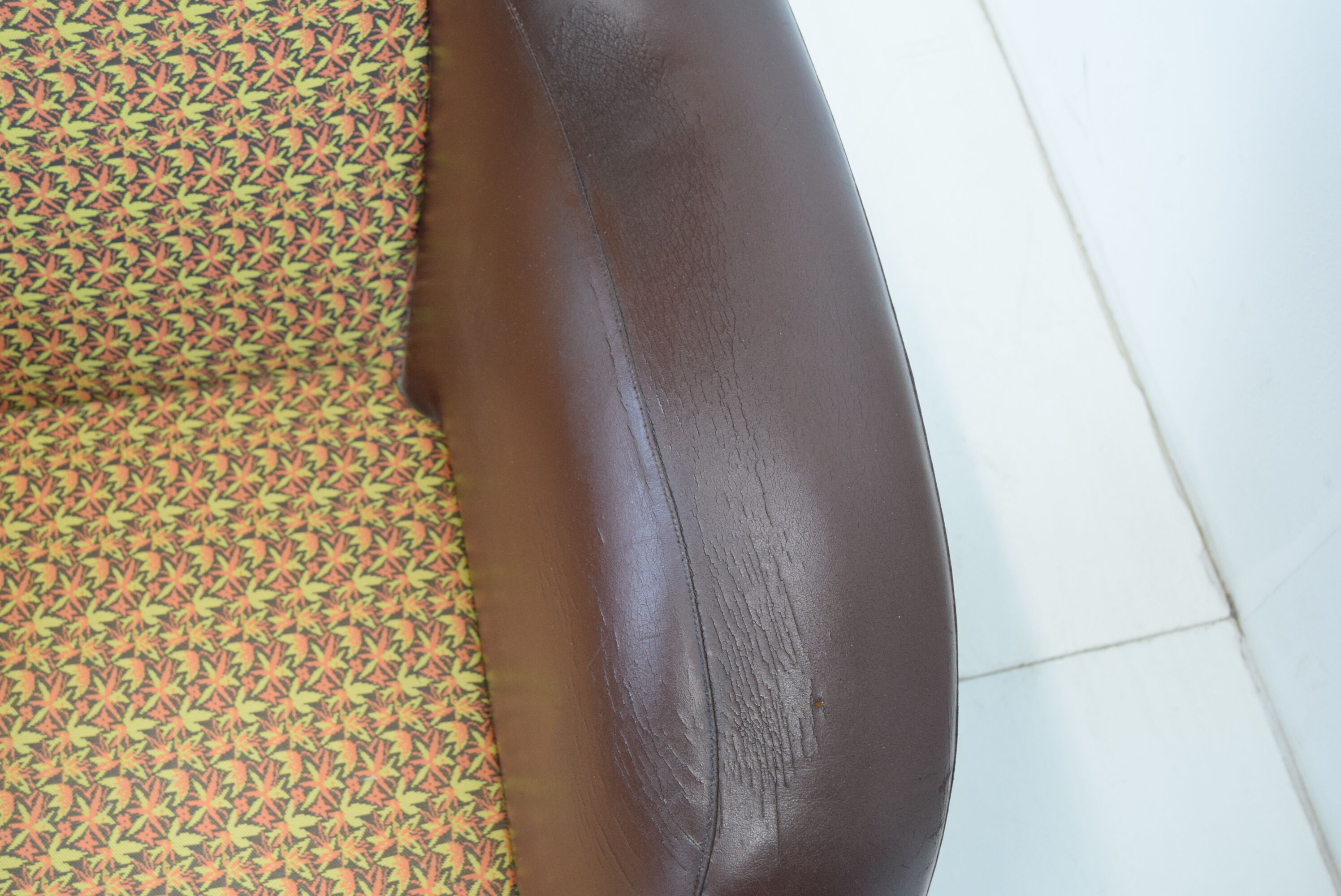 Fauteuil rotatif du milieu du siècle, similicuir, années 1980.