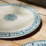 2 assiettes plates en terre de fer Jules Vieillard Bordeaux