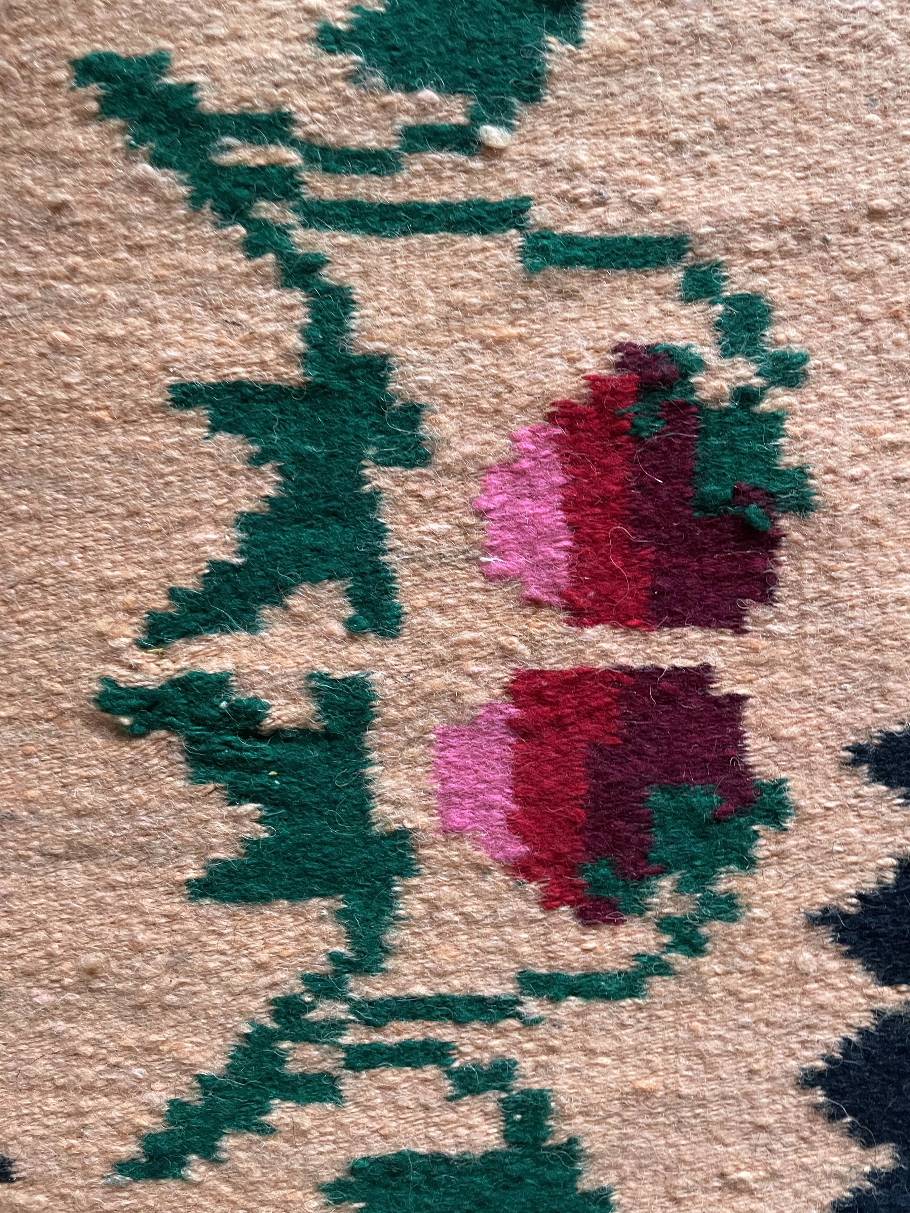 Romanian floral handwoven carpet made in wool, bohemian design with flowers