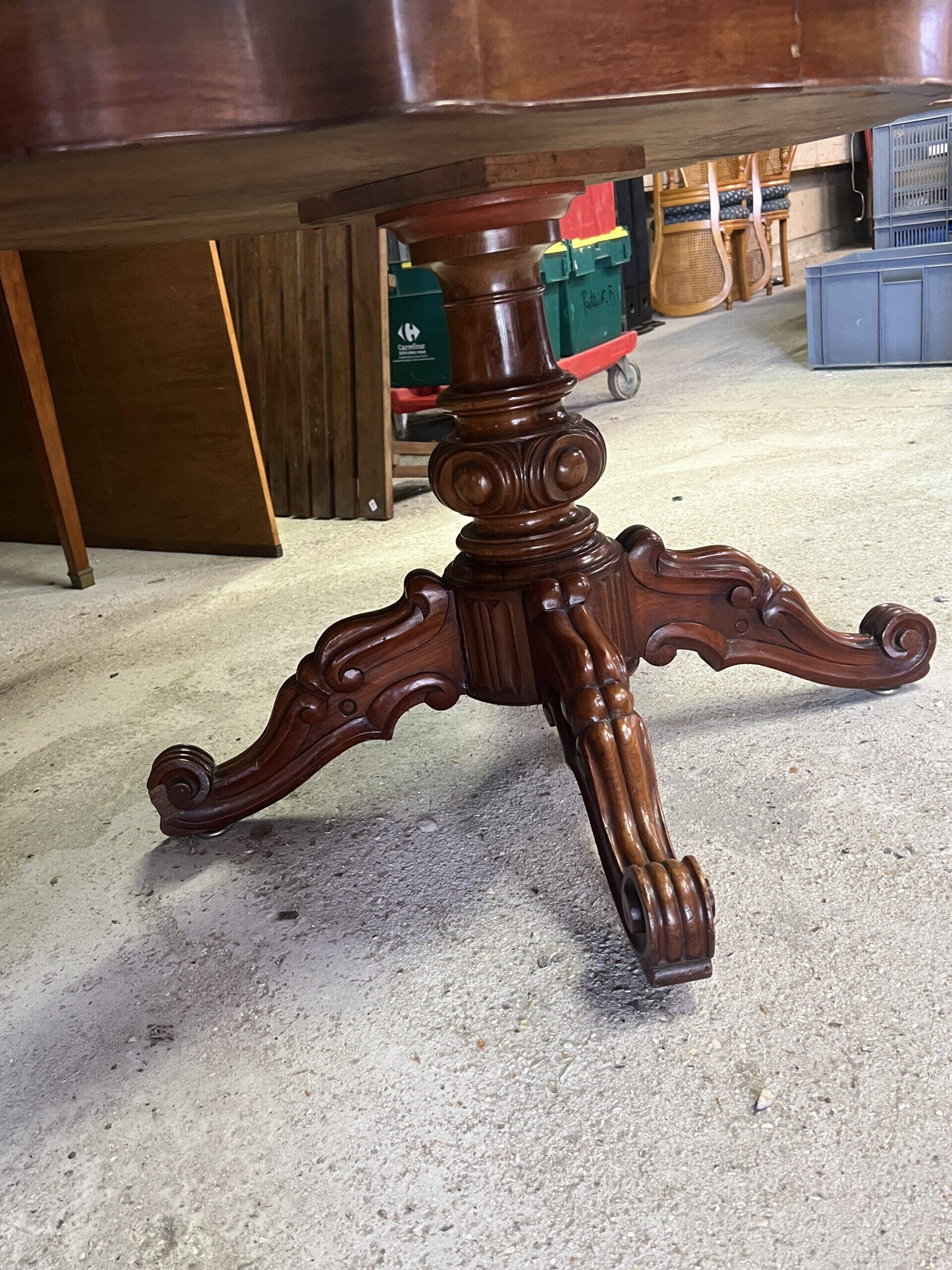 Large Louis Philippe period mahogany fiddle-shaped pedestal table, 19th century