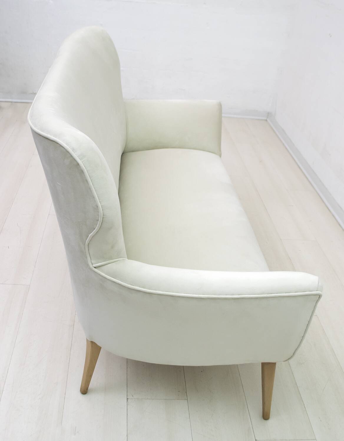 After Gio Ponti Mid-Century Modern Italian Velvet Small Sofa, 1950s
