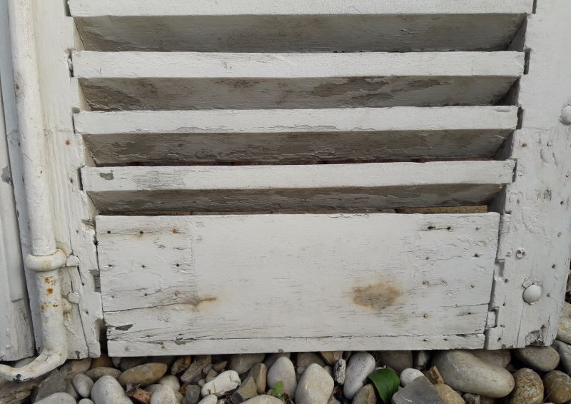 Pair of small shutters