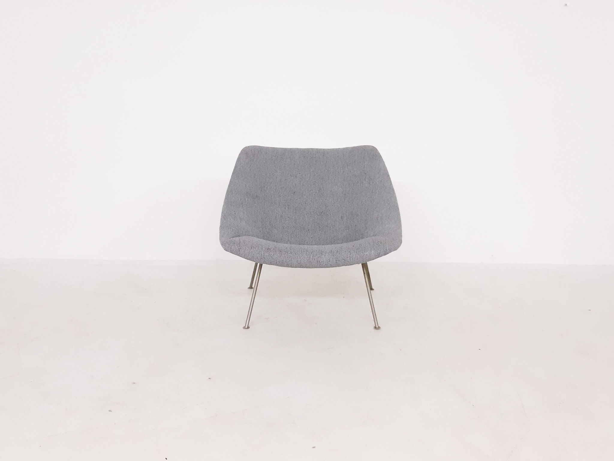 Pierre Paulin for Artifort F157 "Oyster" lounge chair, the Netherlands, 1959