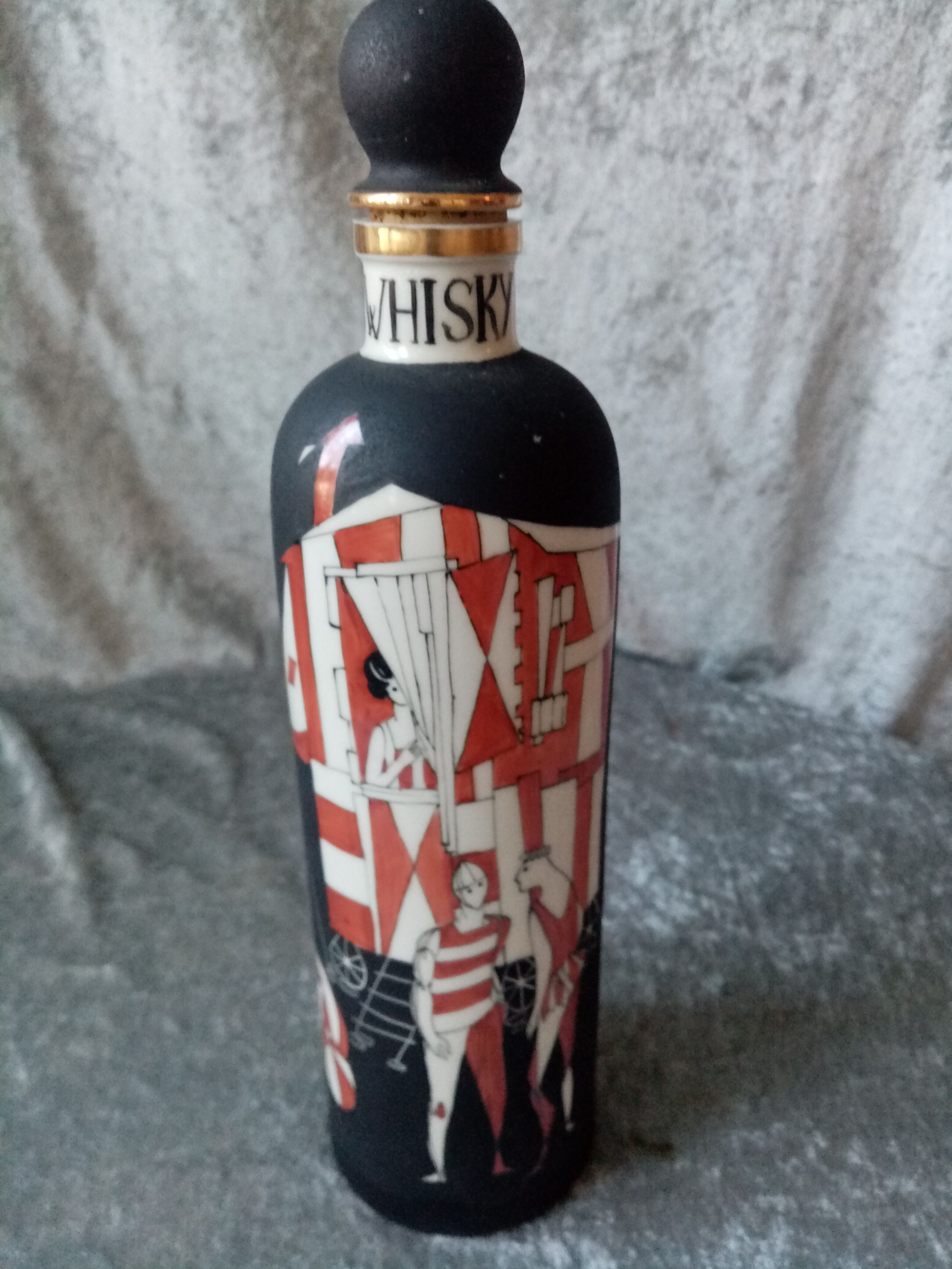 Designer porcelain whisky bottle hand-decorated signed su re da made in spain 9/17