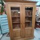 Grande vitrine ancienne en bois massif blond façon meuble d'apothicaire