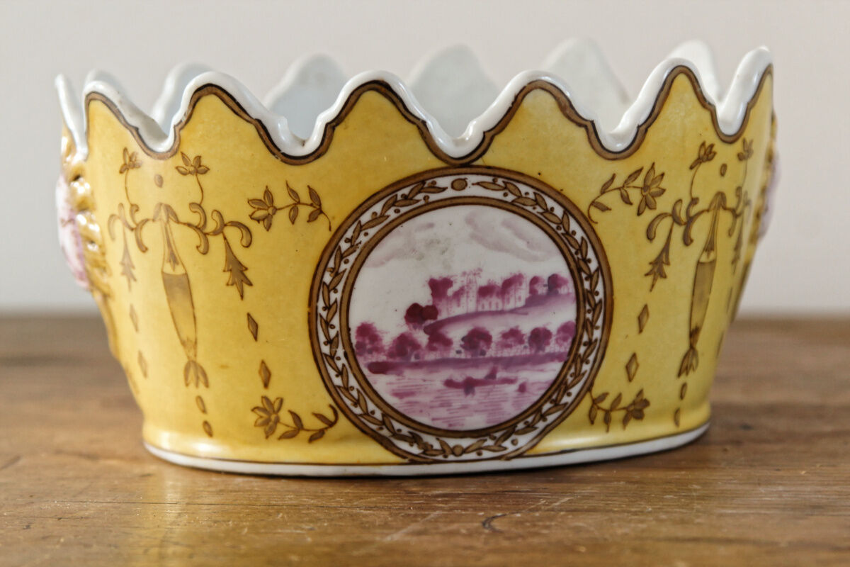 Refreshing canopy in porcelain from China