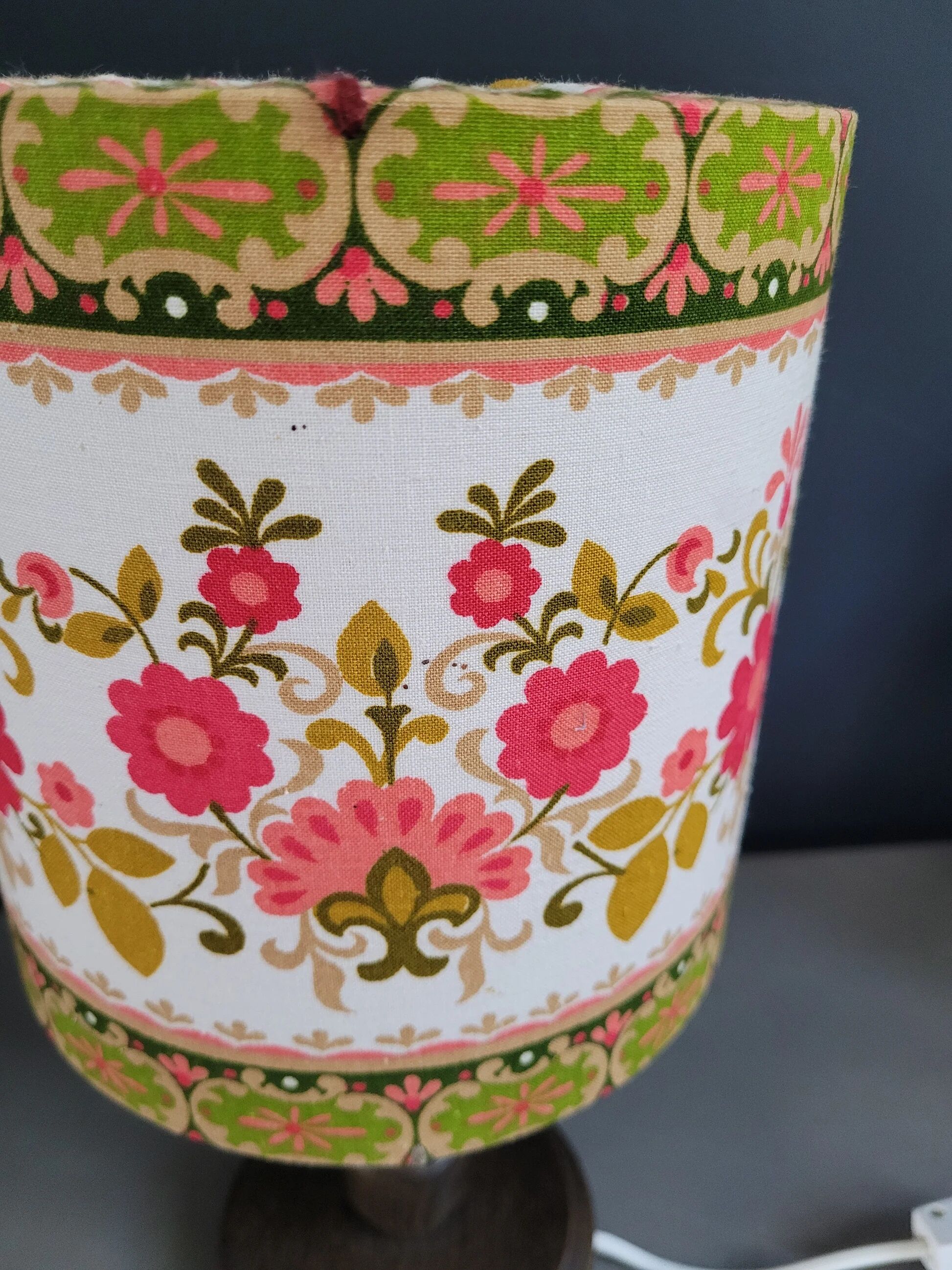 Bedside lamp with turned wooden base and floral shade - Ref 957
