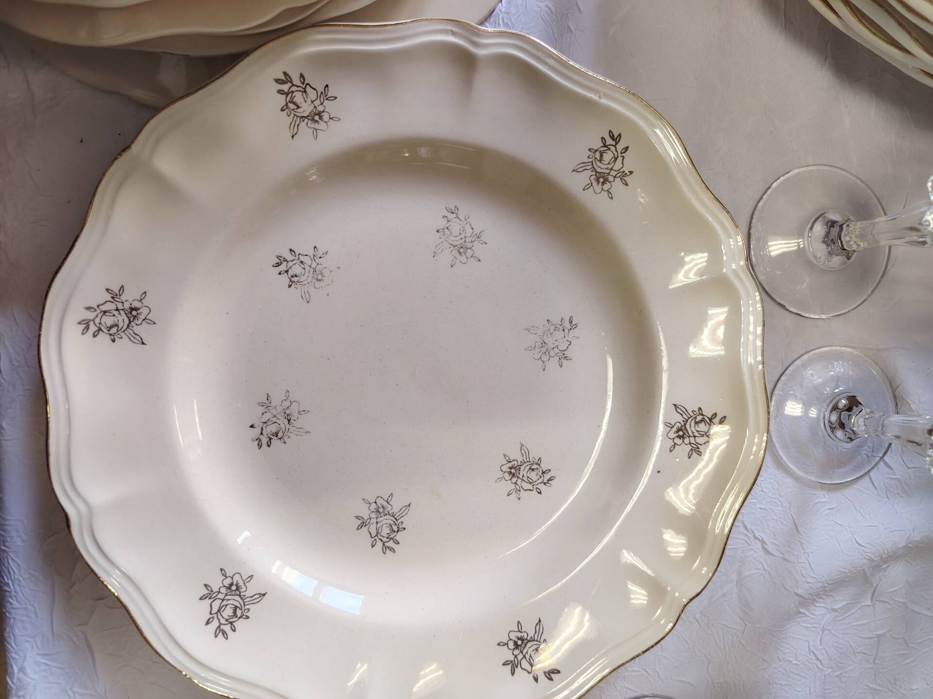 Sarreguemines set of 12 flat plates model Raphaël or flowers of F
