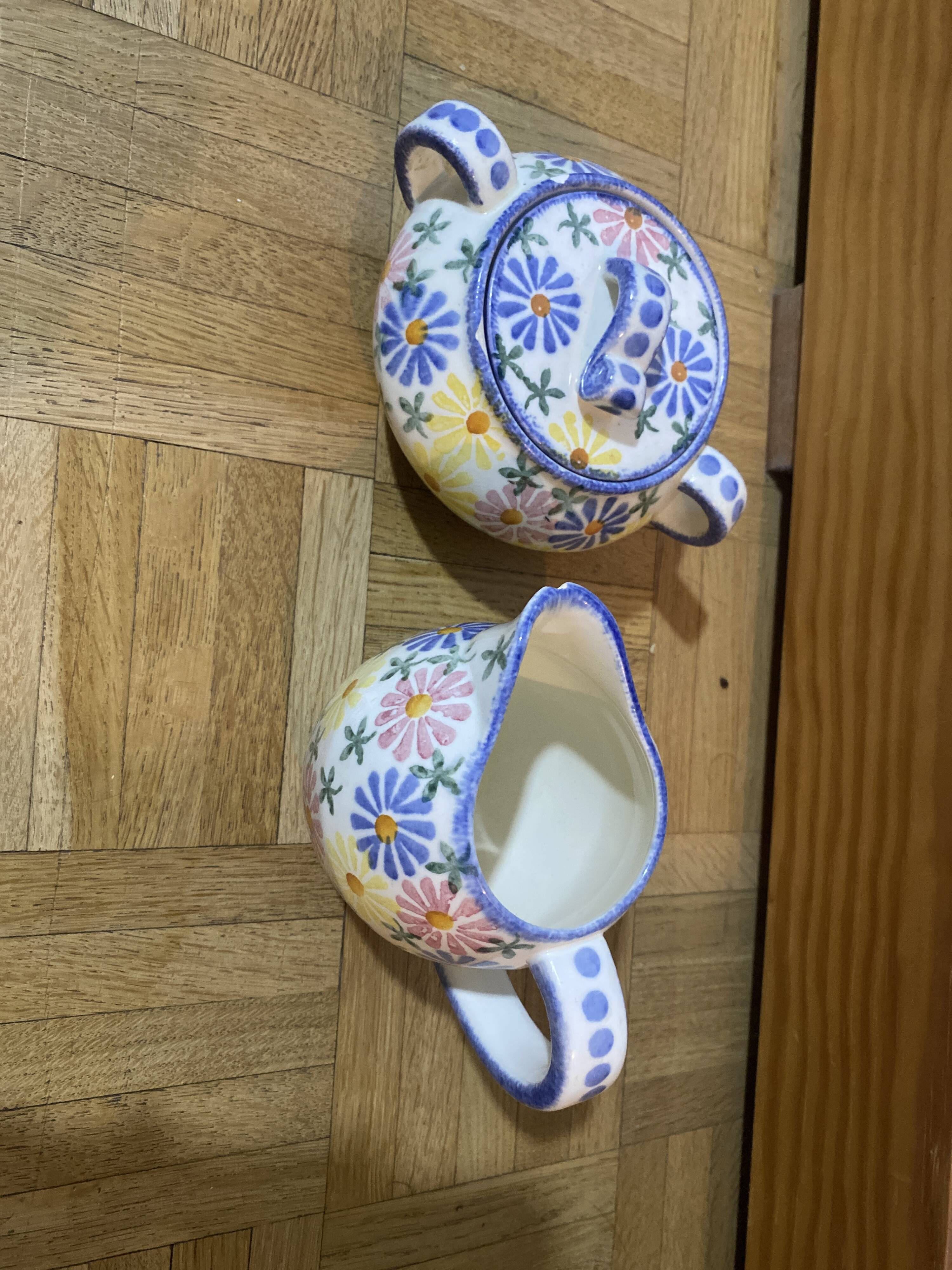 Cream pot and sugar bowl set from the 1930s.