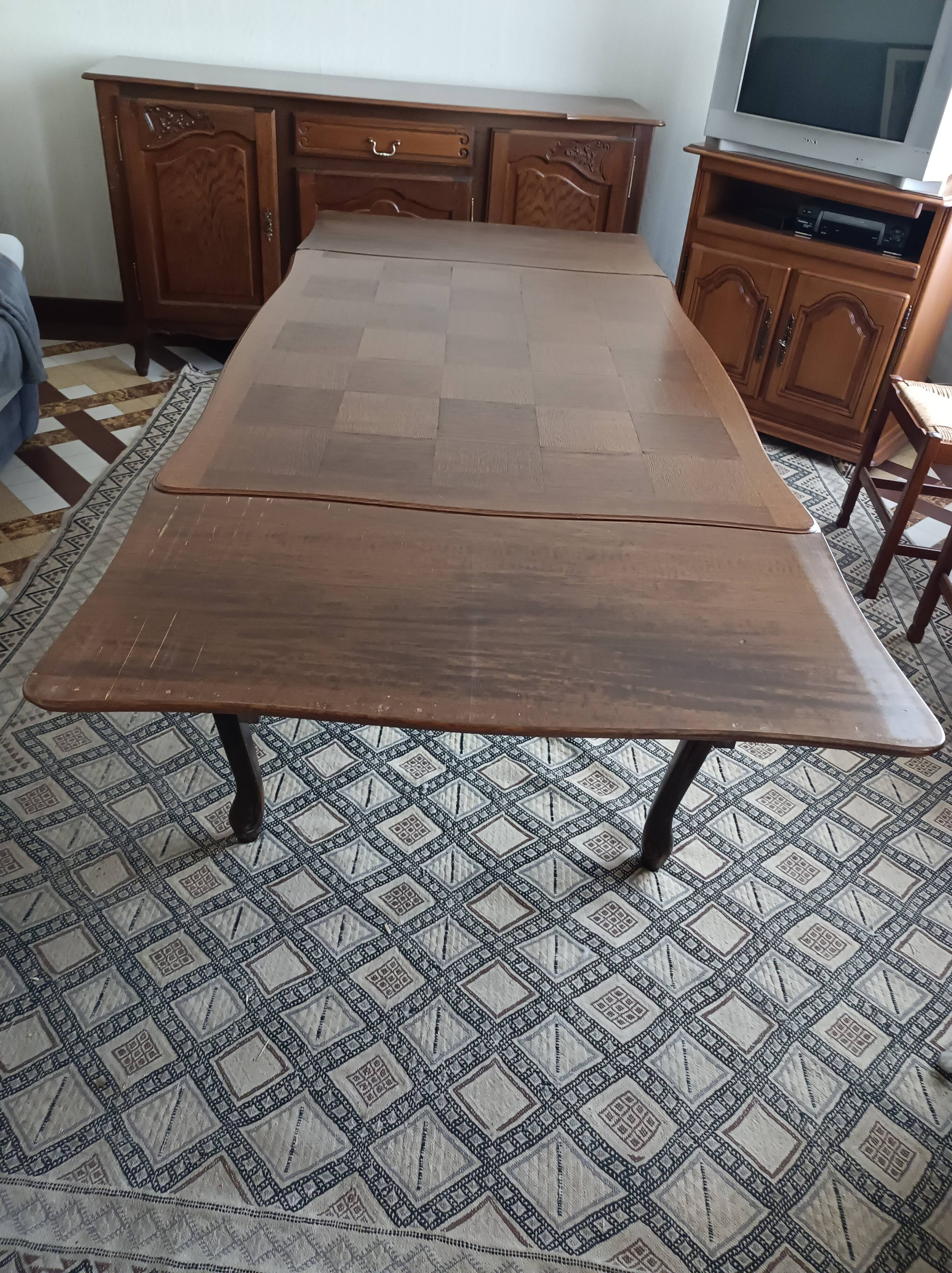 Dining room table