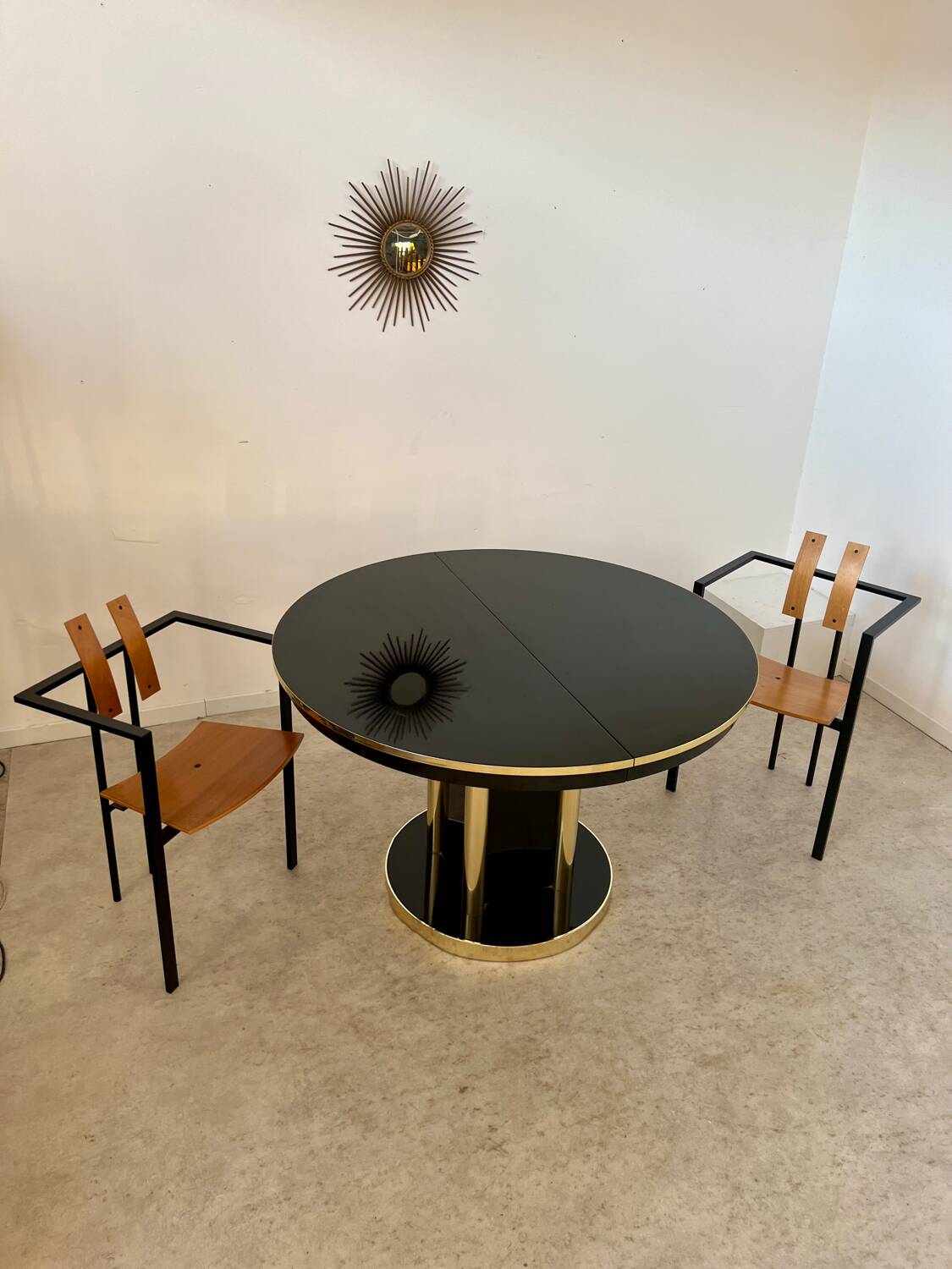 Ancienne table noir laqué et laiton design italien des années 70 à rallonges vintage