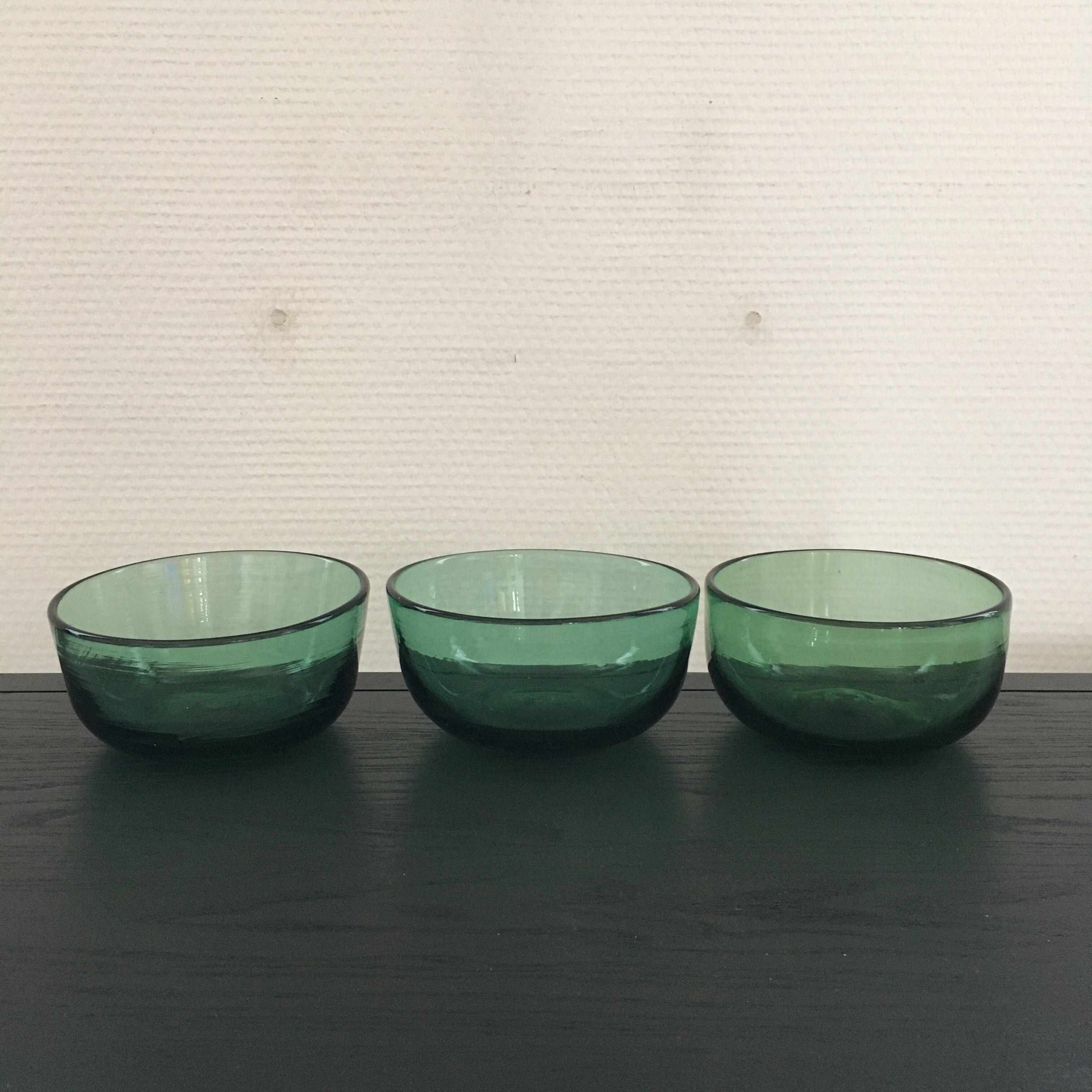 Lot 3 green glass cups