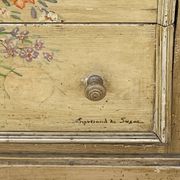 Commode en bois peint a décor de fleurs