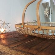 Corbeille/ plateau/ vide poche en rotin avec papillon de collection