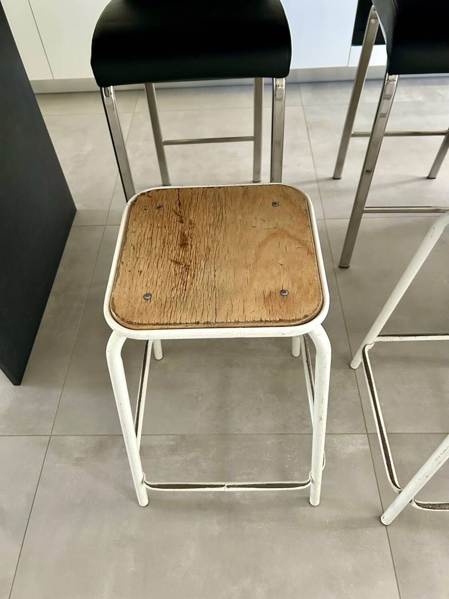 2 snack stools from the 70s, metal and wood, good condition