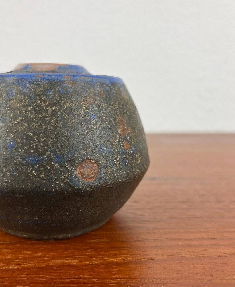 Brutalist studio pottery vase by Lu and Gerd Grove, mid-century, 1962.