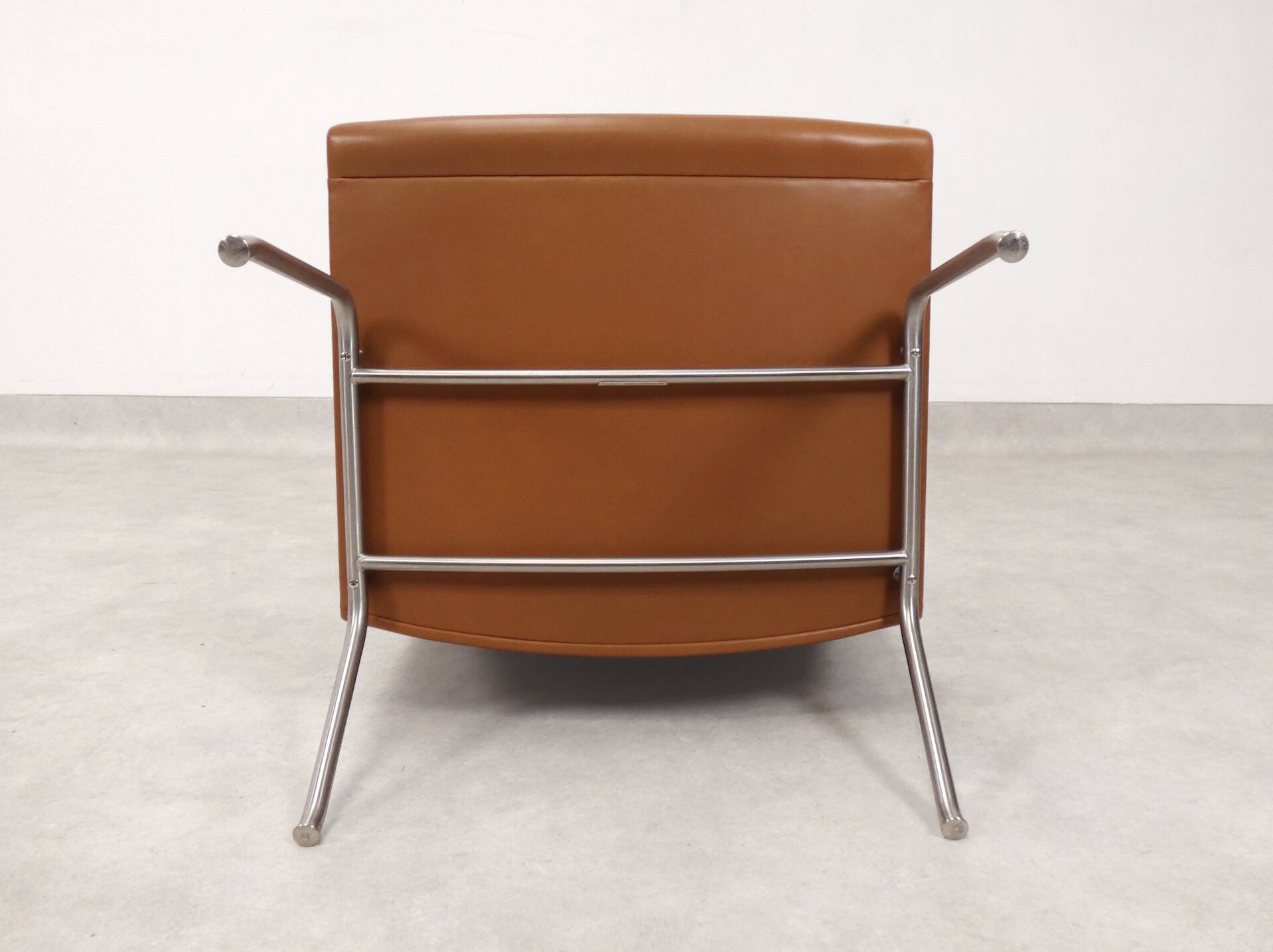Airport lounge chair CH401 by Hans J. Wegner