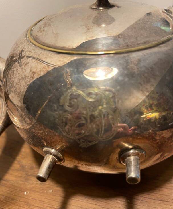 Cailar Bayard teapot with burner