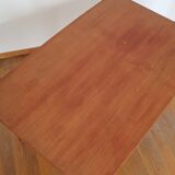 Extendable scandinavian table