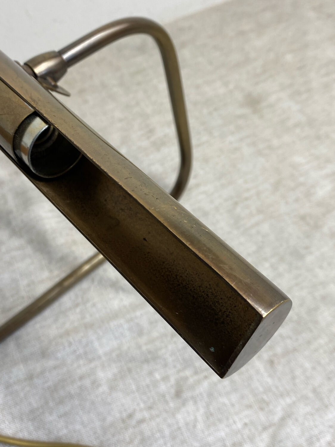 Wall light, picture light, in brass.