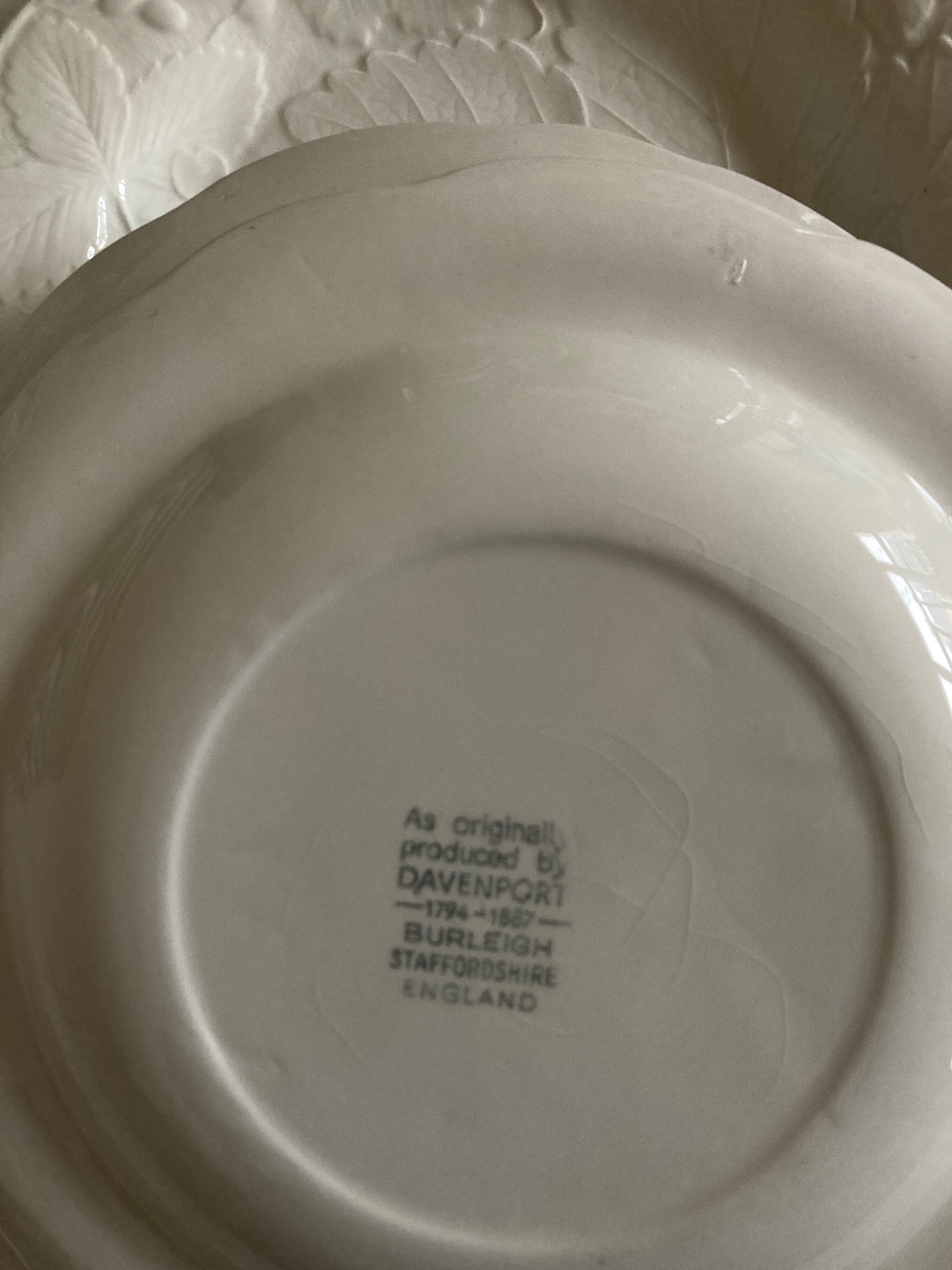 Set de 12 assiettes en faïence anglaise Burleigh Davenport relief Feuille de vigne et fraises