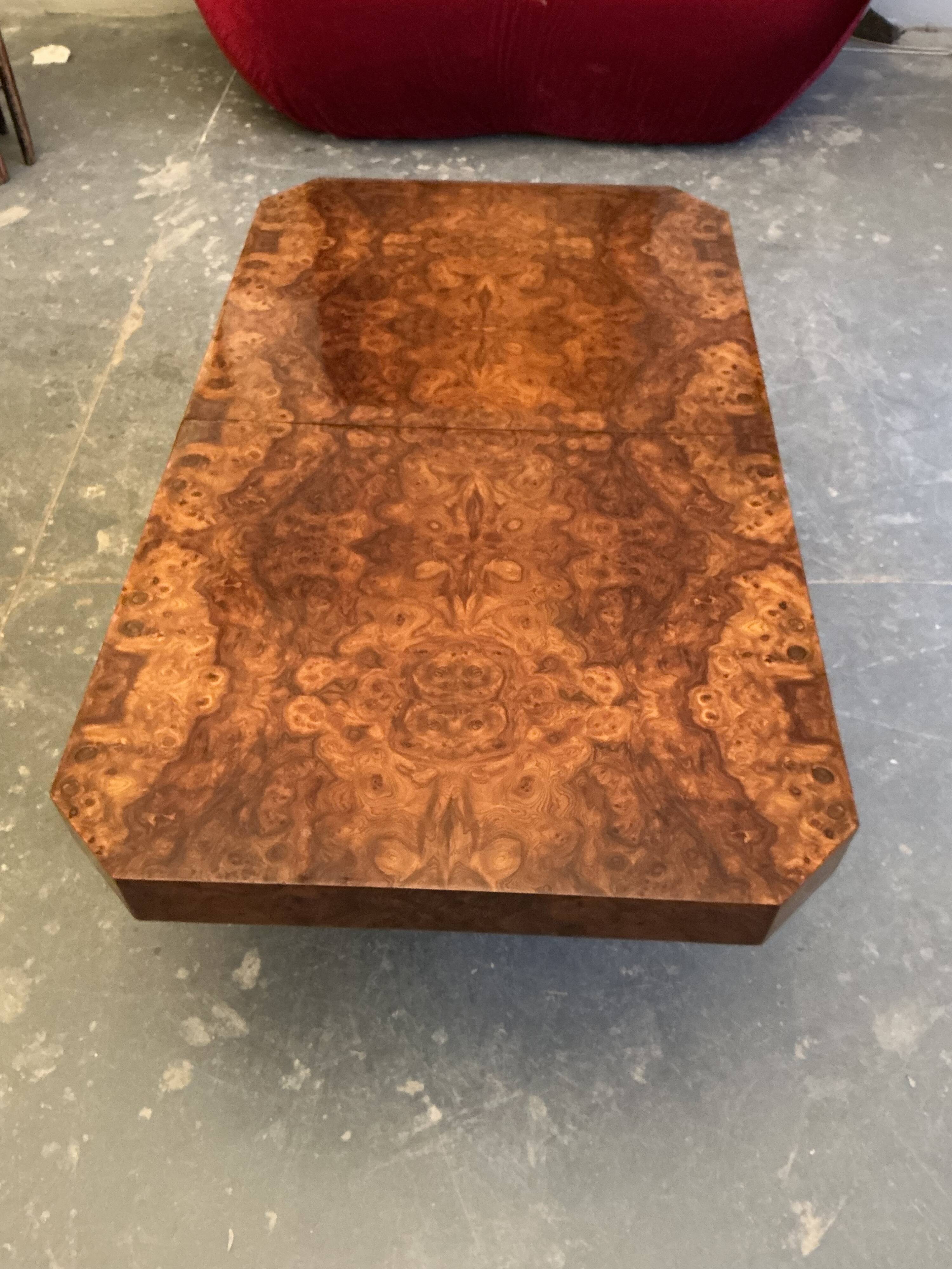 Elegant coffee table in elm burl, 1970