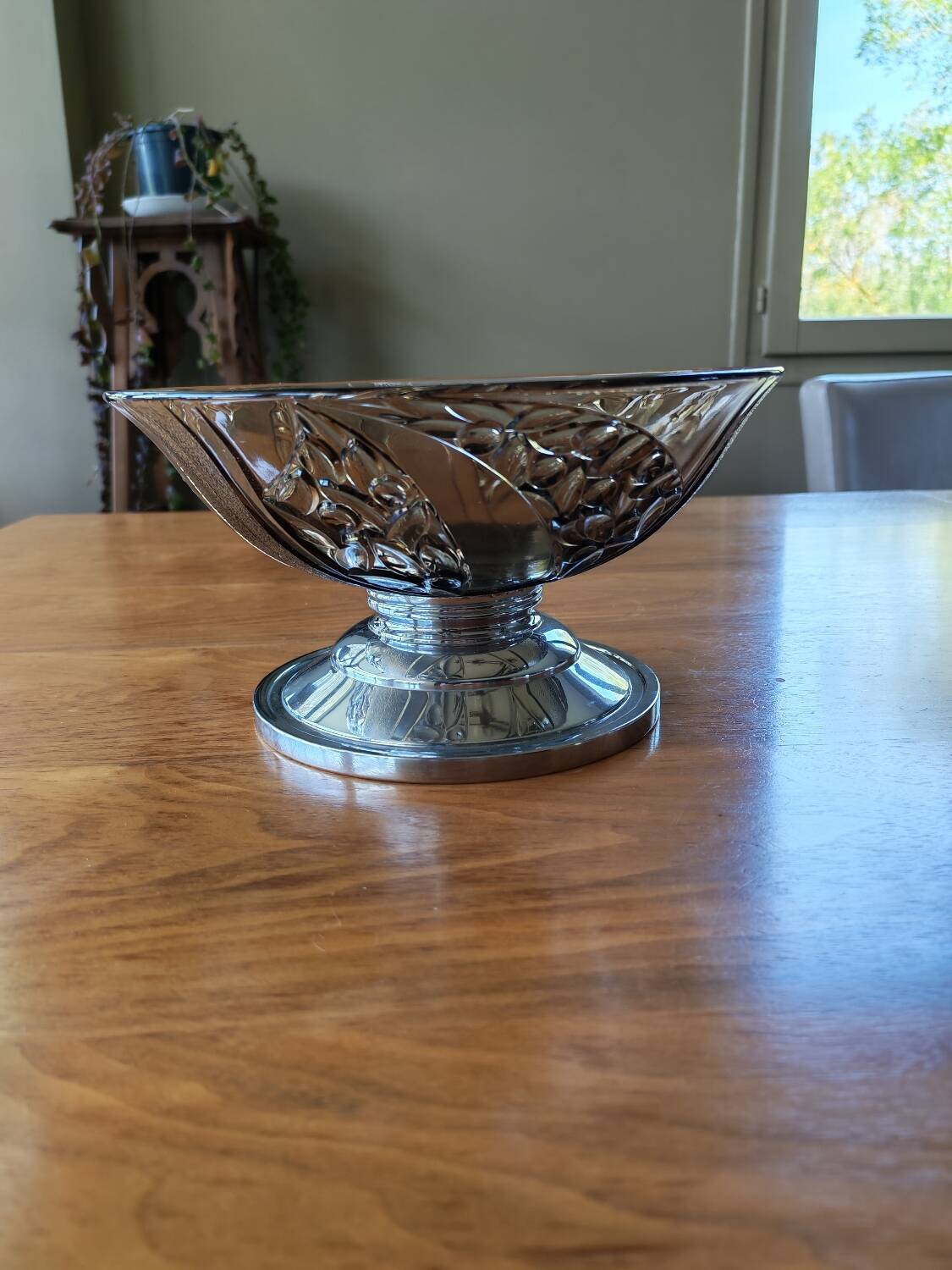 Art Deco bowl in moulded glass and chrome metal