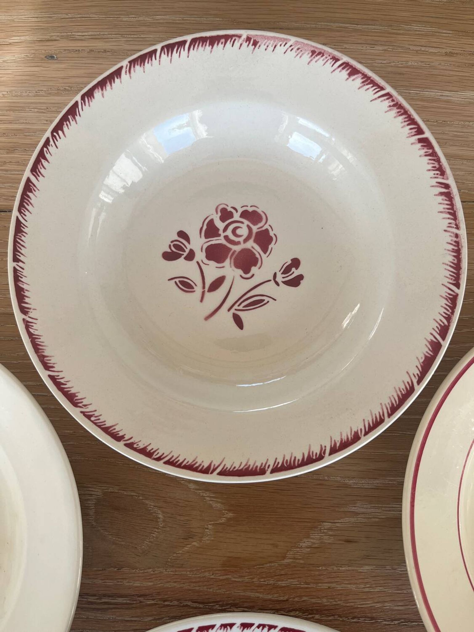 Lot de 4 assiettes creuses dépareillées