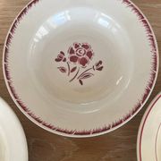 Lot de 4 assiettes creuses dépareillées