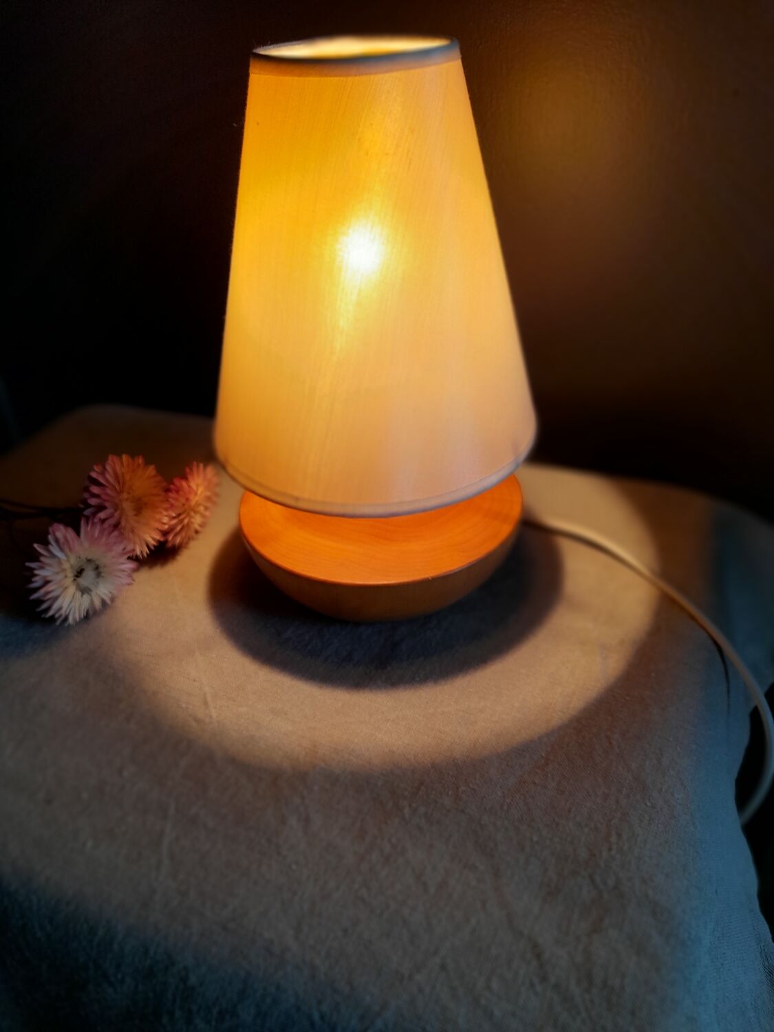 Table lamp blond wood and ecru fabric