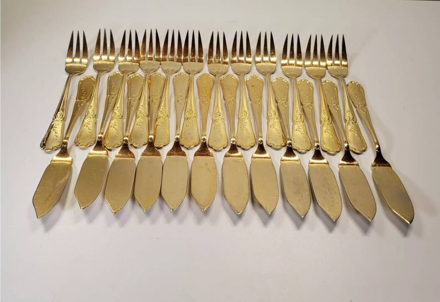Gold metal fish cutlery, knives and forks 24 pieces