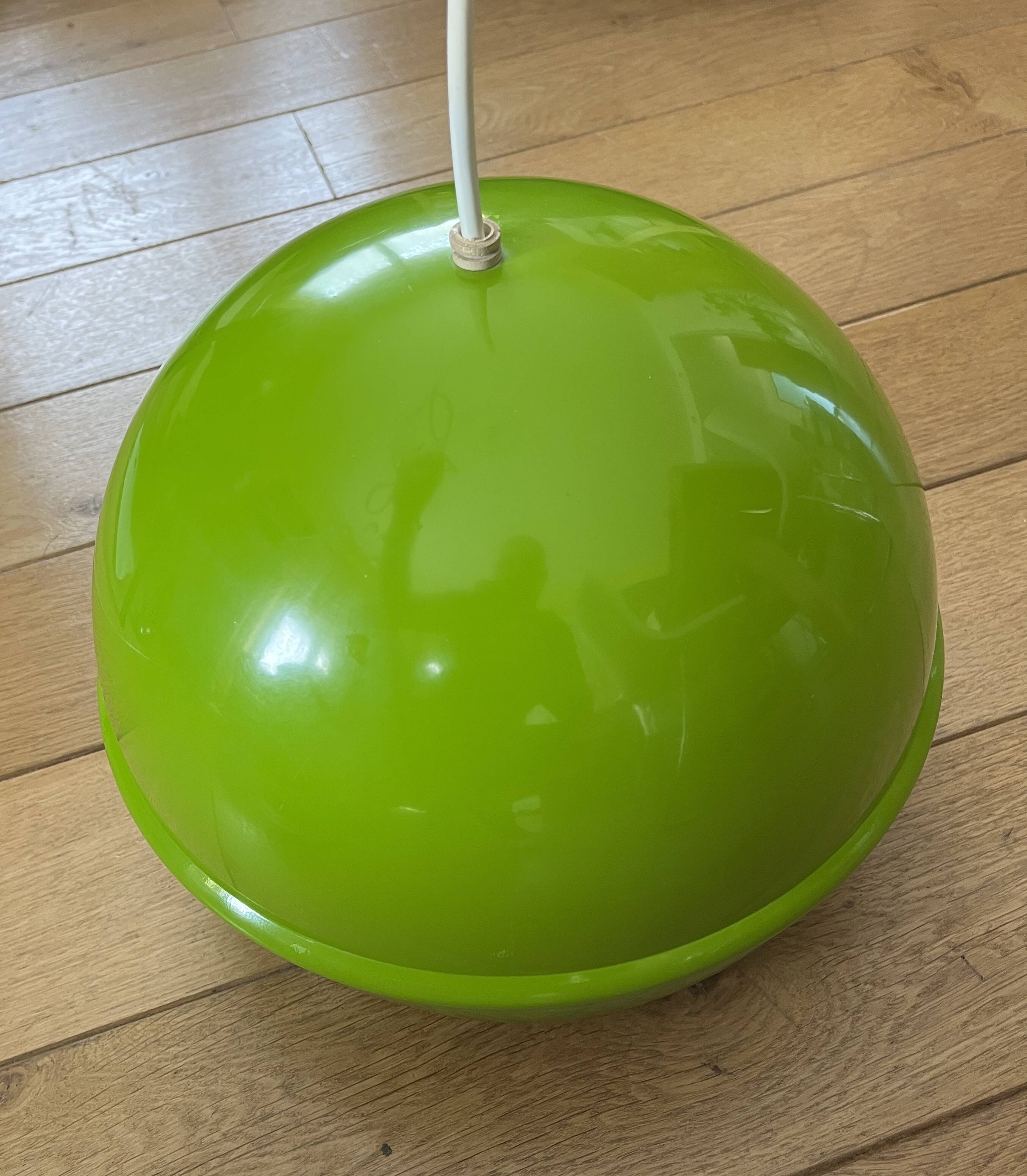Vintage green apple suspension (1970)