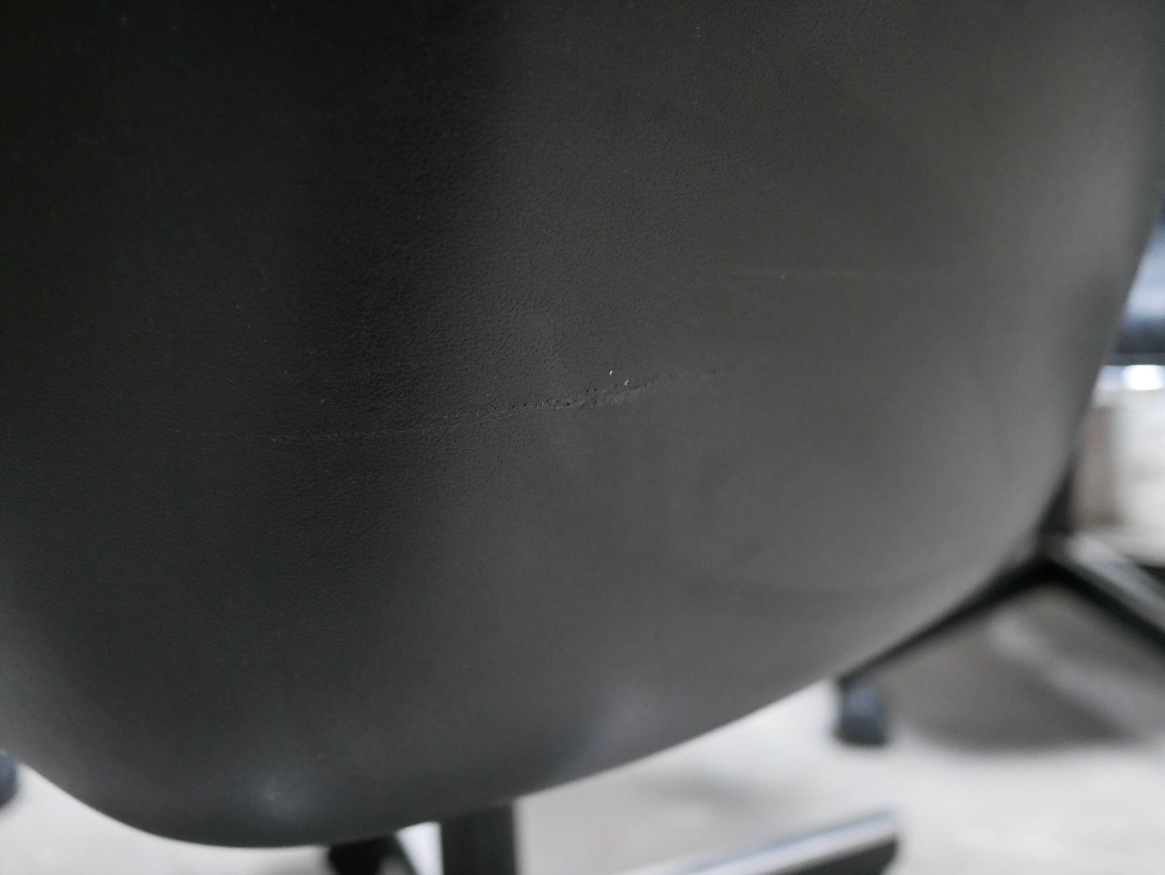Black leather armchair by Charles Pollock for Knoll International