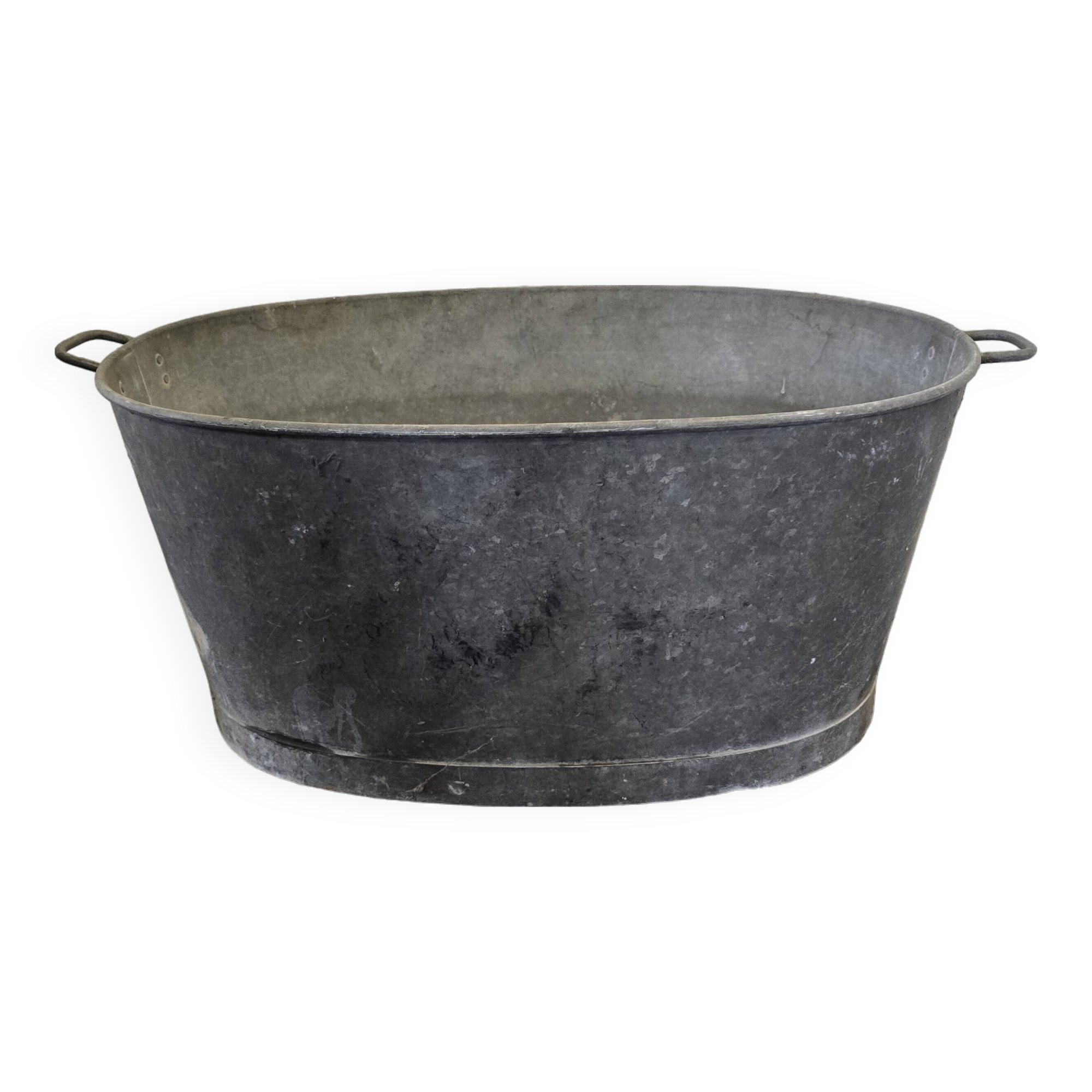 Oval zinc basin or bathtub
