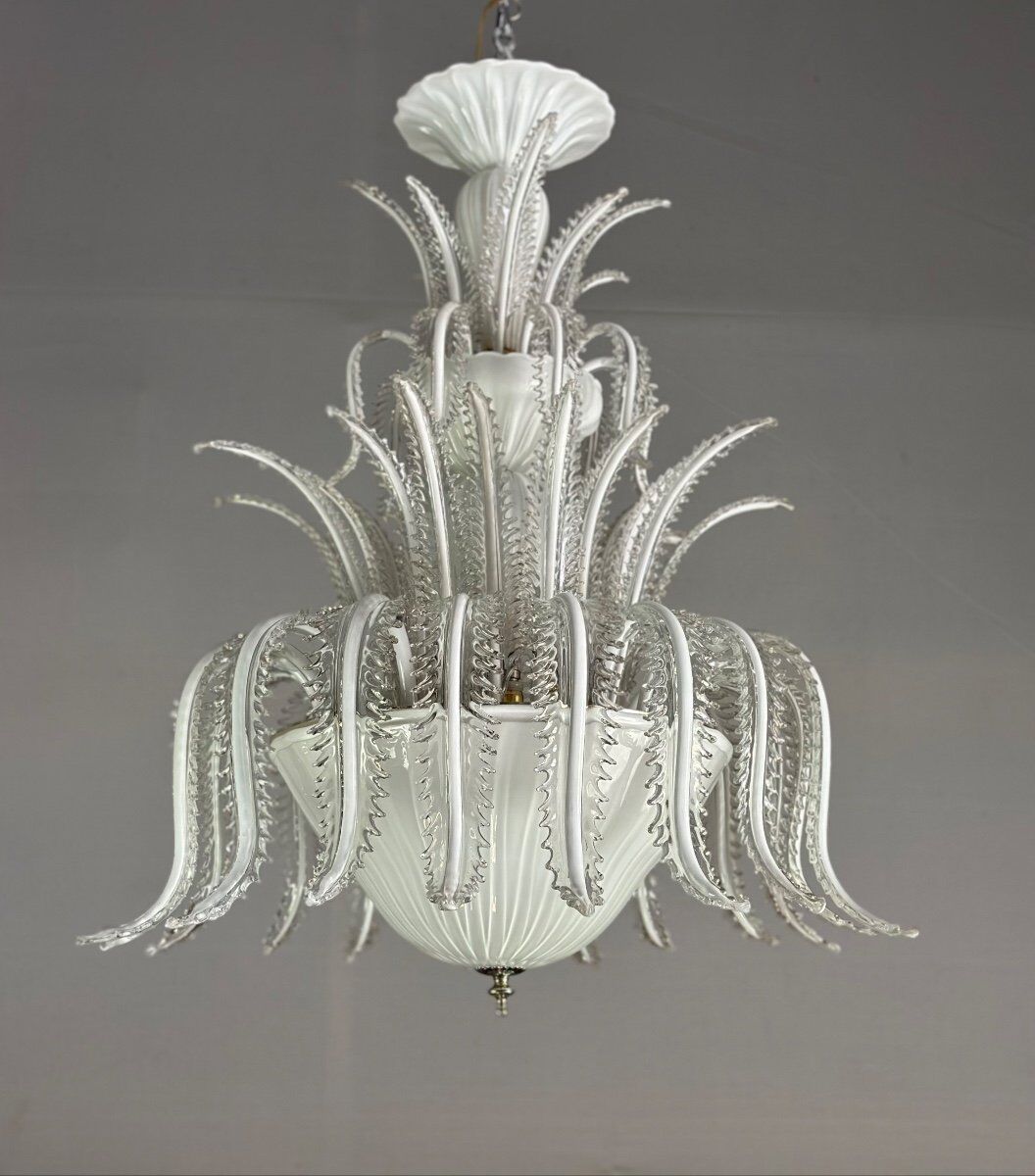 Venetian chandelier in white and gold Murano glass, circa 1980
