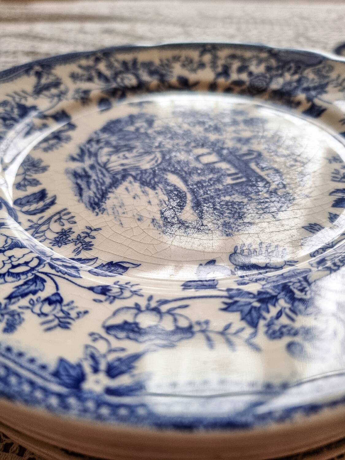 7 flat plates, iron earth, Italy