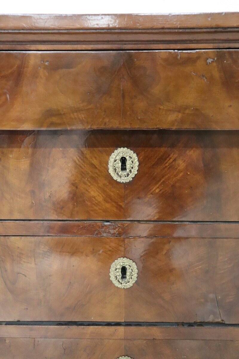 Commode antique Empire en noyer, Italie, début du XIXe siècle