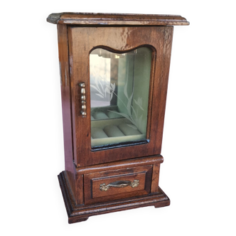 Jewelry cabinet