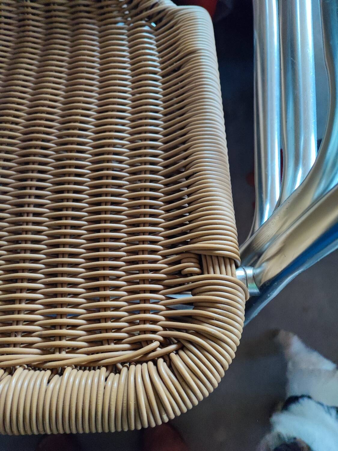 Scoubidou and aluminum chairs