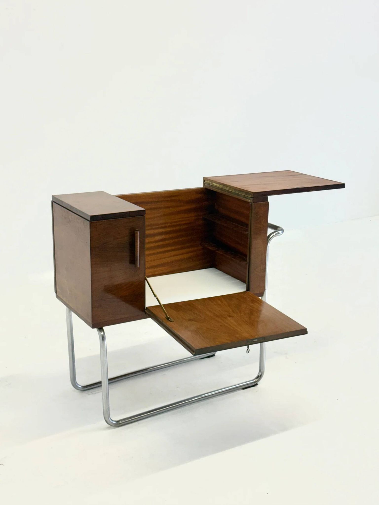 Cabinet bar en noyer italien par Cova Milano