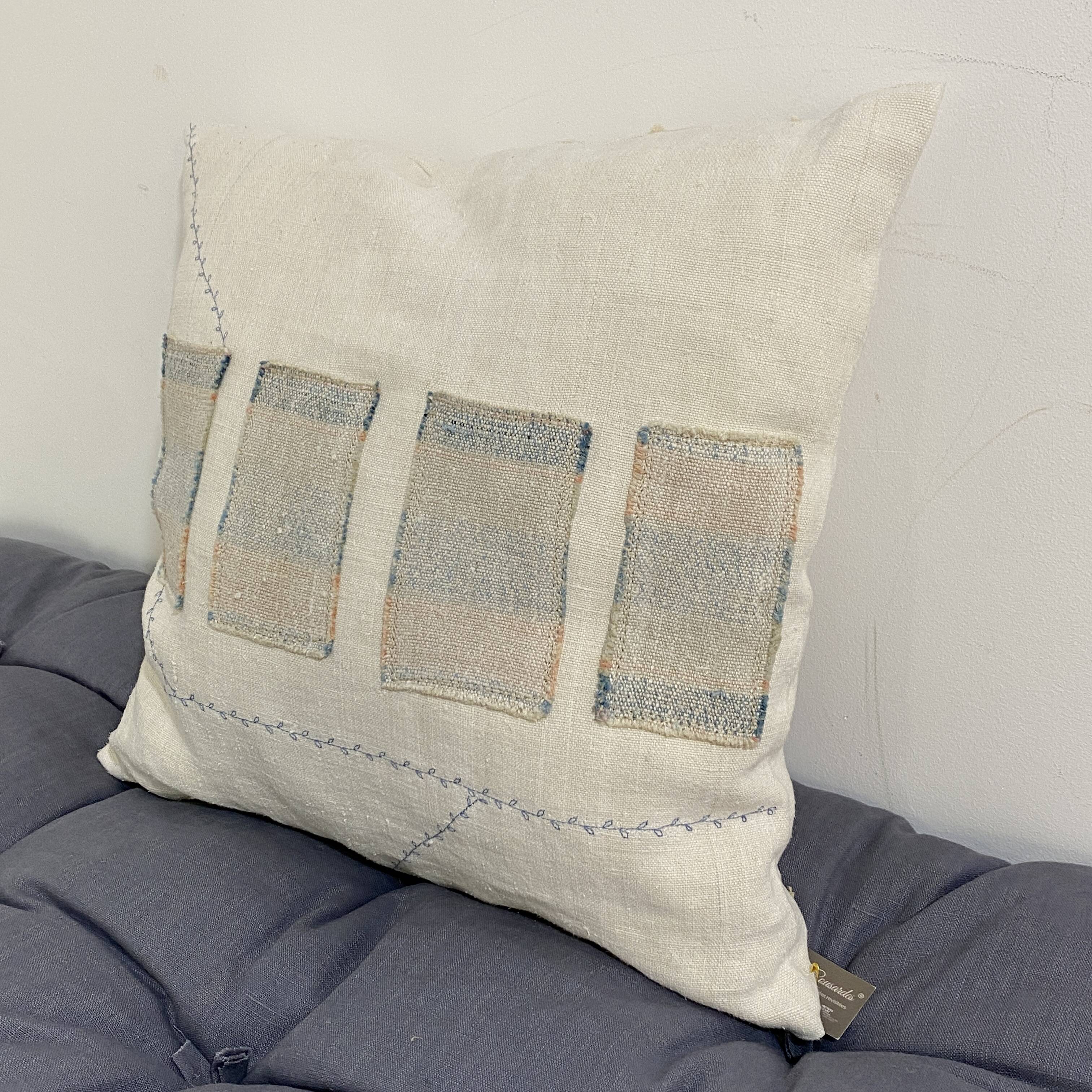 Cushion in old canvas Kilim style