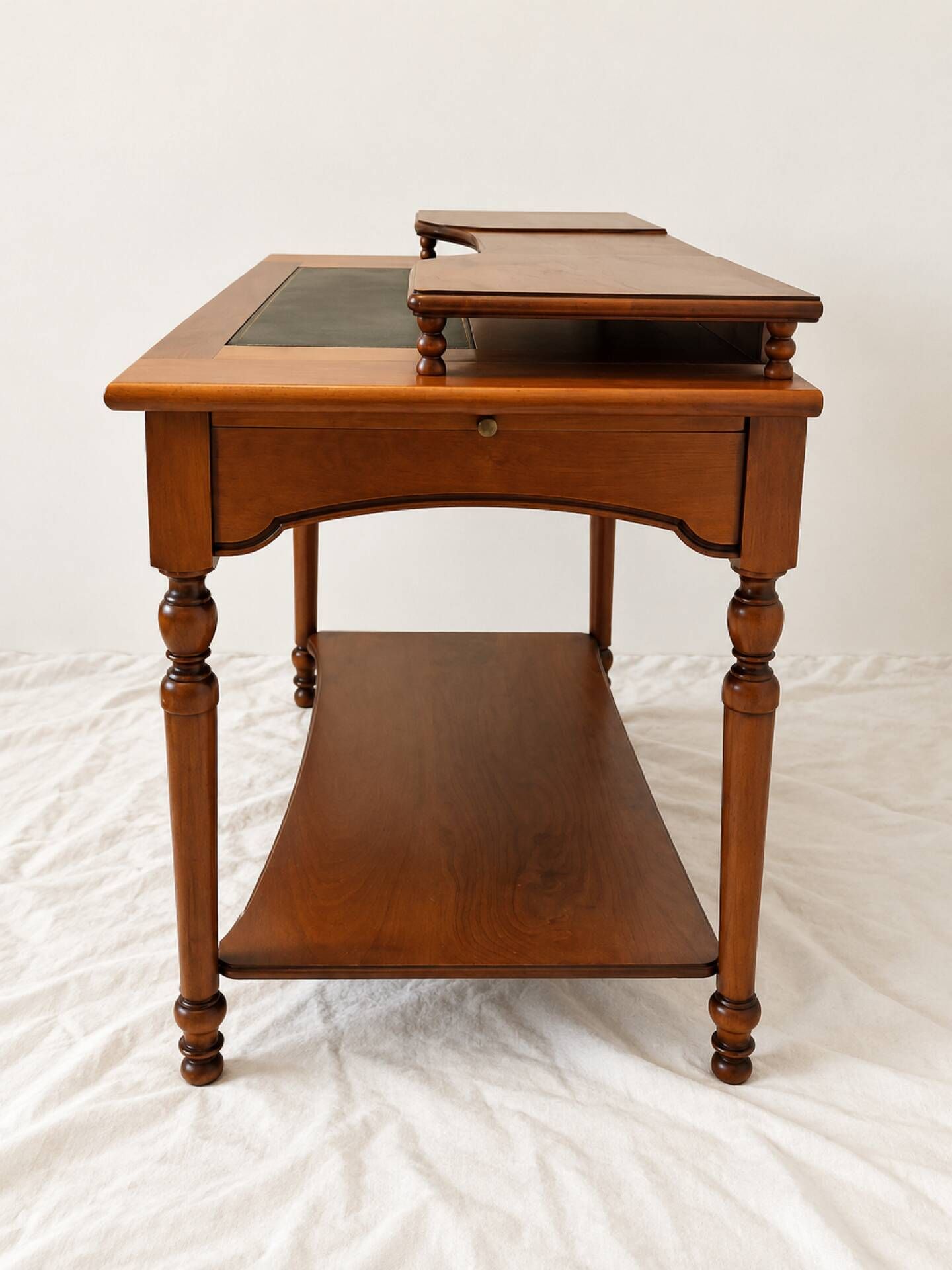 Bureau Directoire en merisier et cuir noir avec étagère