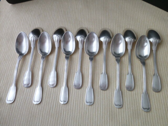 Box of 12 teaspoons in silver metal