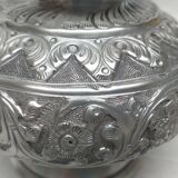 900 solid silver domed vase with floral motifs 196g