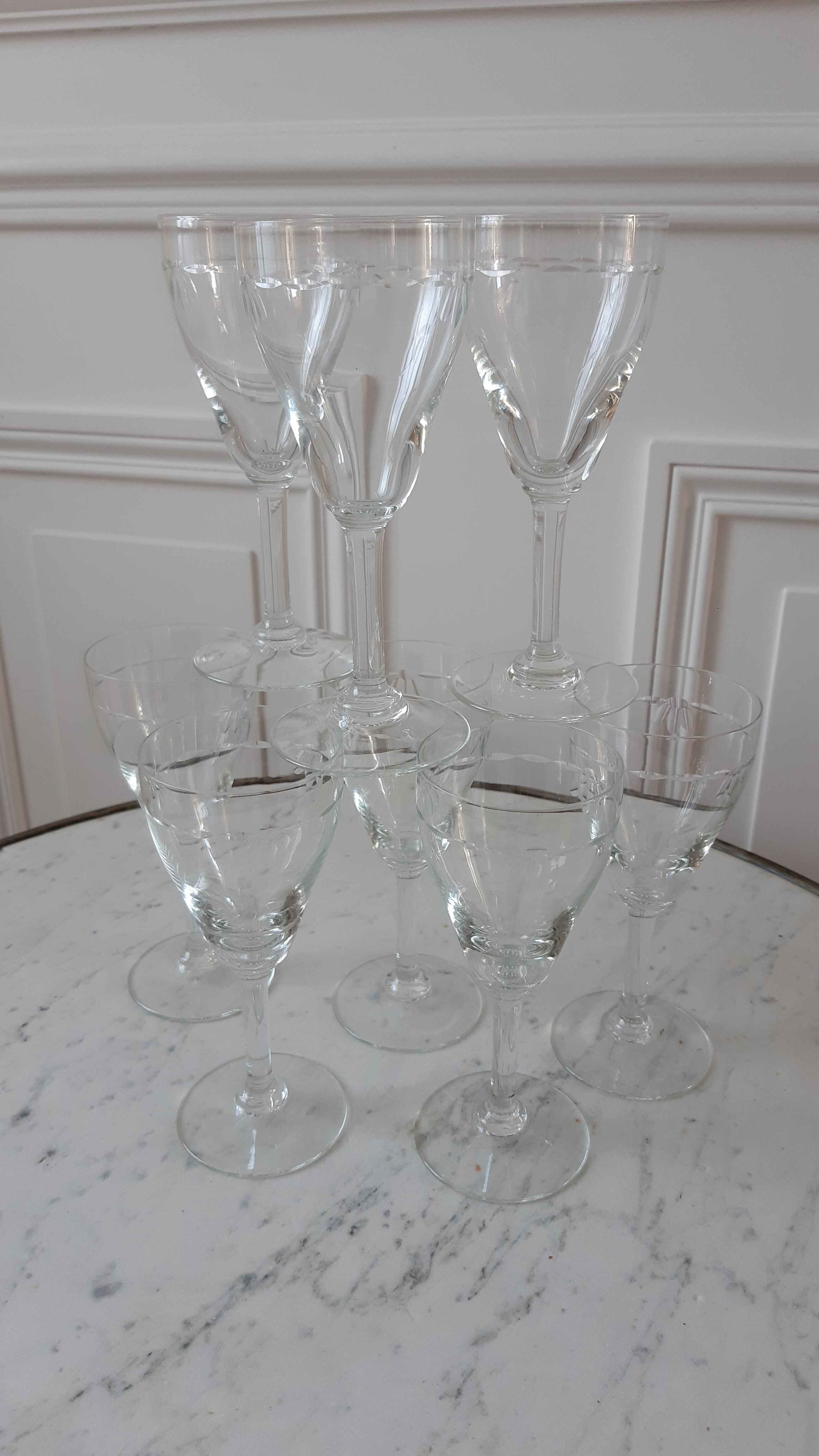 Set of 8 crystal wine glasses engraved 50s