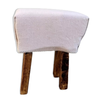 Vieux tabouret rustique