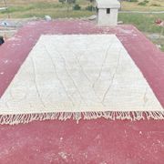 Large cream Beni Ouarain rug with tone-on-tone diamond pattern – 300 x 200 cm