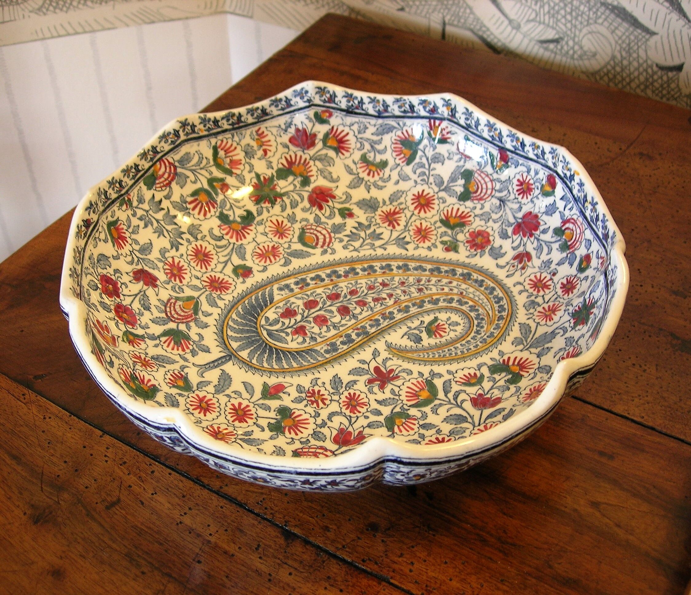 Dish in Gien earthenware