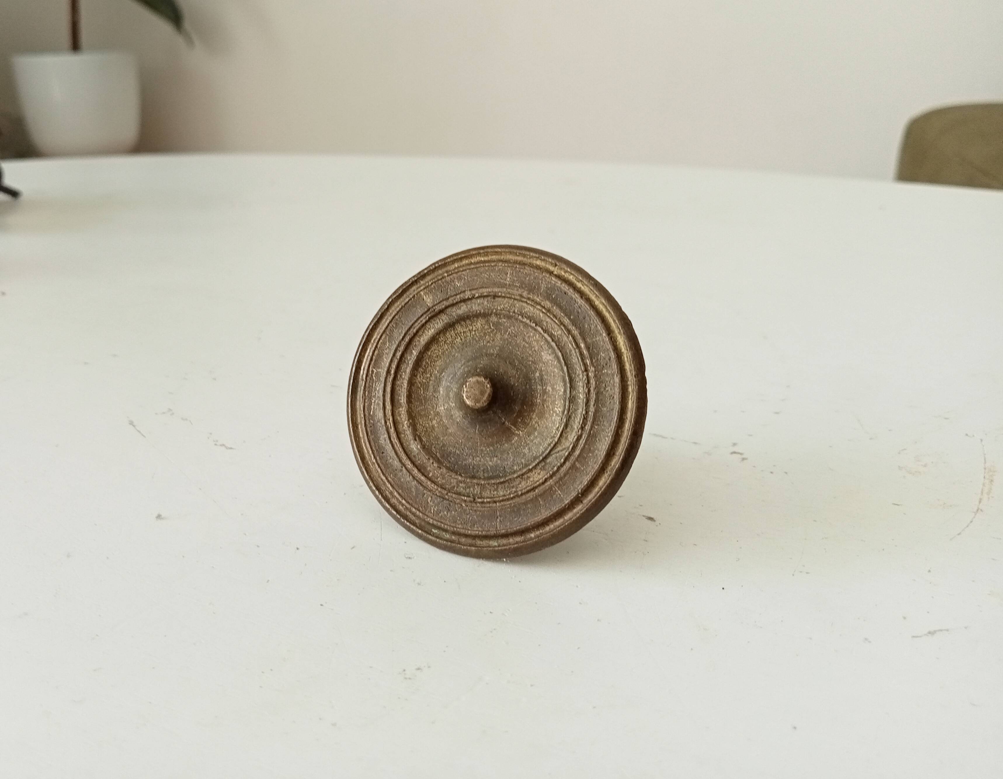 Paire de boutons de meuble ancien en bronze Empire XIXeme